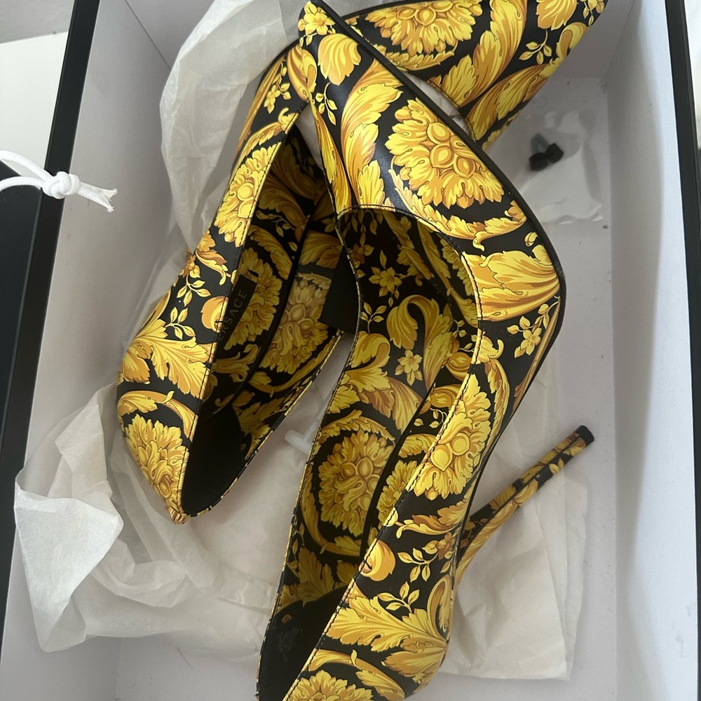 Versace Barocco Print Pumps